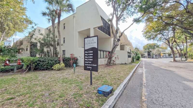 3 bedroom Condominium at 20300 W Country Club Dr Ph18-3, Villa Dorada Condo No 2, Aventura — photo 1