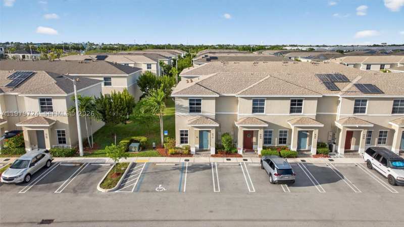 2 bedroom Townhouse at 476 NE 4th Ln, Fvp Subdivision, Florida City — photo 1