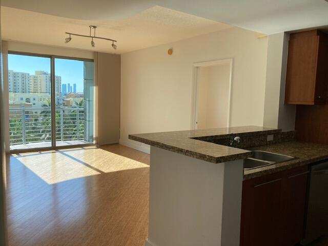 2 bedroom Condominium at 110 Washington Avenue 1717, The Cosmopolitan Residence, Miami Beach — photo 1