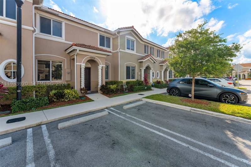 3 bedroom Townhouse at 1056 SE 24th Ave, Towns At Seascape, Homestead — photo 1