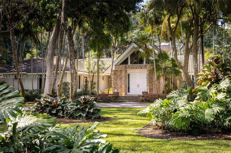 6 bedroom SingleFamilyResidence at 9000 Arvida Dr, Gables Ests No 4, Coral Gables — photo 1
