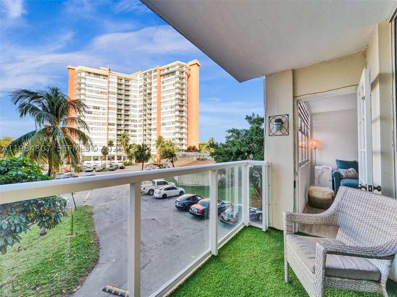 1 bedroom Condominium at 1351 NE Miami Gardens Dr 203E, Buckley Towers Condo - Ea, Miami — photo 1