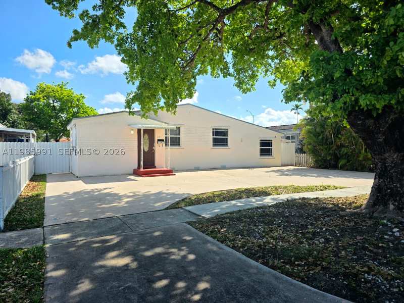 4 bedroom SingleFamilyResidence at 210 E 59th St, 4th Avenue Extension To H, Hialeah — photo 1