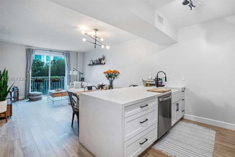 1 bedroom Condominium at 7290 SW 90th St 202, Downtown Dadeland Condo N, Miami — photo 1