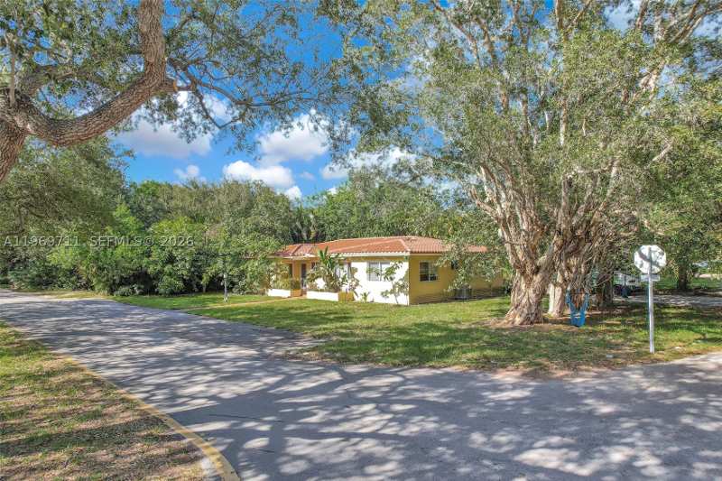4 bedroom SingleFamilyResidence at 11919 NE 8th av, Griffings Biscayne Pk Est, Biscayne Park — photo 1