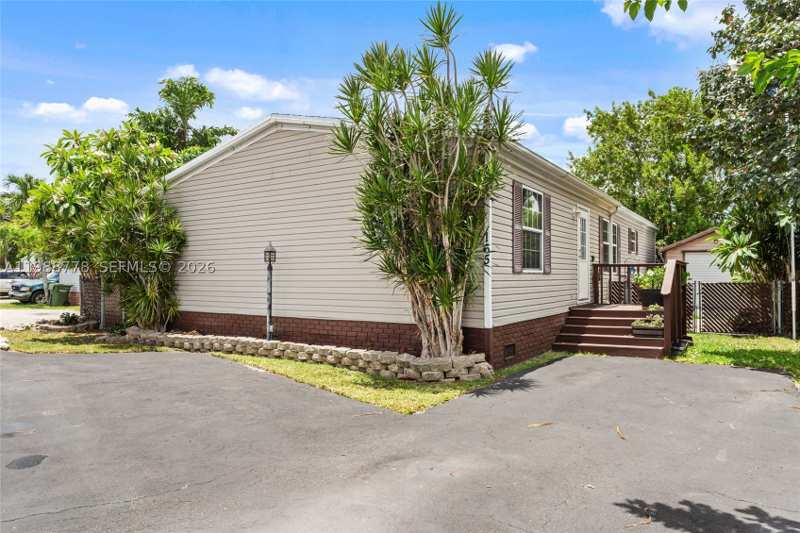 3 bedroom MobileHome at 220 NE 12th Ave #165, Cocowalk Estates, Homestead — photo 1