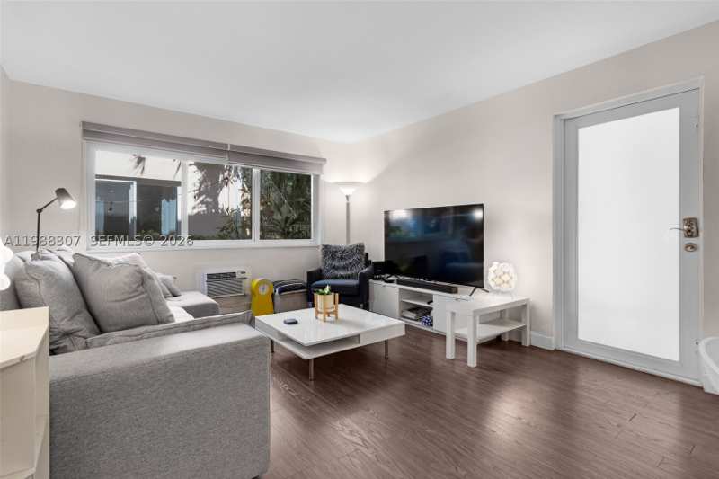 1 bedroom Condominium at 1117 Meridian Ave 5-1117, Park Square Condo, Miami Beach — photo 1