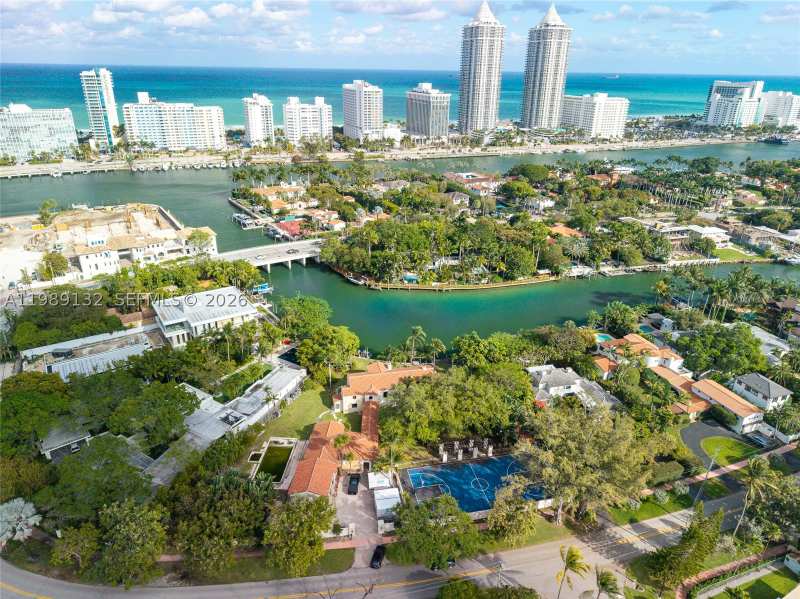 6 bedroom SingleFamilyResidence at 5005 Lakeview Dr, Lake View Sub, Miami Beach — photo 1