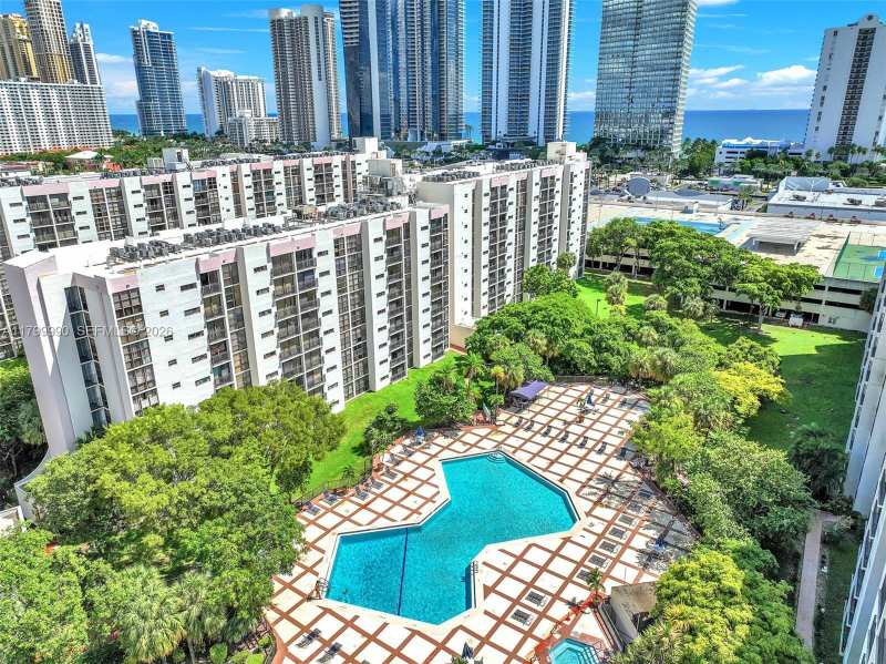 2 bedroom Condominium at 17021 N Bay Road 105, Plaza Of Americas Condo Pa, Sunny Isles Beach — photo 1