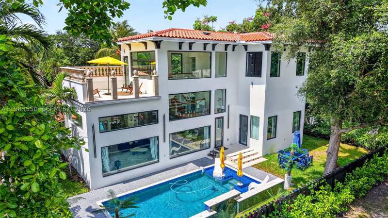 4 bedroom SingleFamilyResidence at 941 NE 119th St, Griffings Biscayne Pk Est, Biscayne Park — photo 1