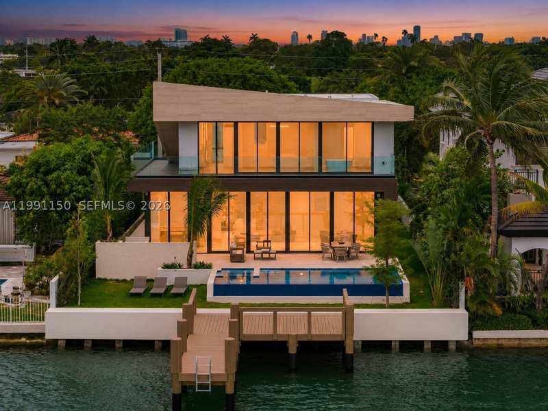 5 bedroom SingleFamilyResidence at 535 N Shore Dr, Normandy Golf Course, Miami Beach — photo 1