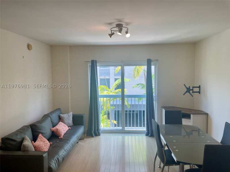 1 bedroom Condominium at 2740 SW 28th Ter 304, Villaggio In The Grove To, Miami — photo 1