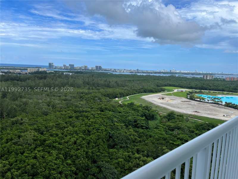 3 bedroom Condominium at 14951 Royal Oaks Ln 1706, The Oaks I Condo, North Miami — photo 1