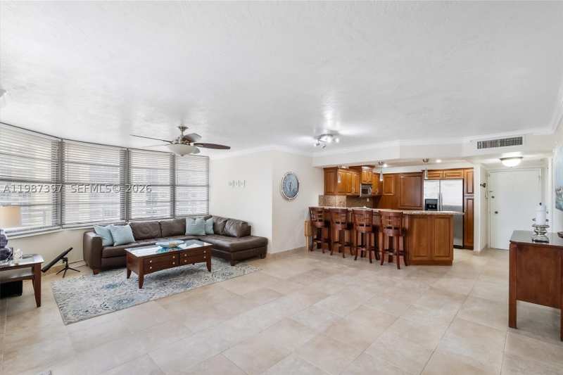 1 bedroom Condominium at 5555 Collins Ave 11A, Oceanside Plaza Condo, Miami Beach — photo 1