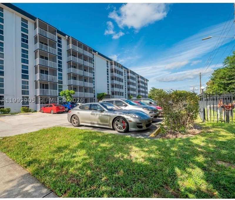 2 bedroom Condominium at 16851 NE 23rd Ave B604, Woodside Apts Condo, North Miami Beach — photo 1