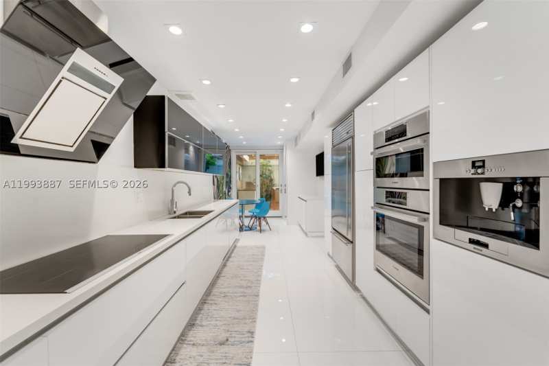 3 bedroom Townhouse at 1524 NE Quayside Ter A4, Towers Quayside Ct-Yard V, Miami — photo 1