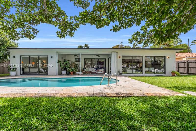 3 bedroom SingleFamilyResidence at 2025 Arch Creek Dr, Keystone Point, North Miami — photo 1
