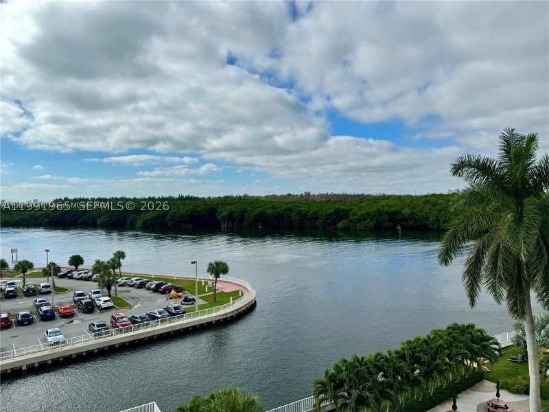 1 bedroom Condominium at 400 Kings Point Dr 609, Coastal Towers Condo, Sunny Isles Beach — photo 1