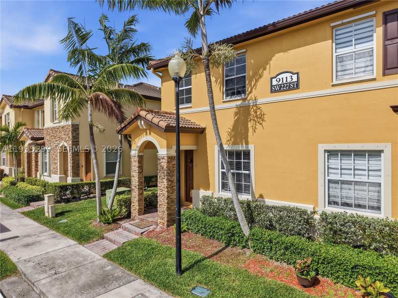 2 bedroom Townhouse at 9113 SW 227th St 1, Lakes By The Bay Eve Repl, Cutler Bay — photo 1