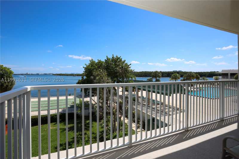 3 bedroom Condominium at 300 Bayview Dr 216, Arlen House Condo, Sunny Isles Beach — photo 1