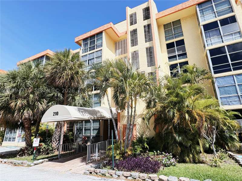 1 bedroom Condominium at 210 172nd St 333, Avila South Condo, Sunny Isles Beach — photo 1