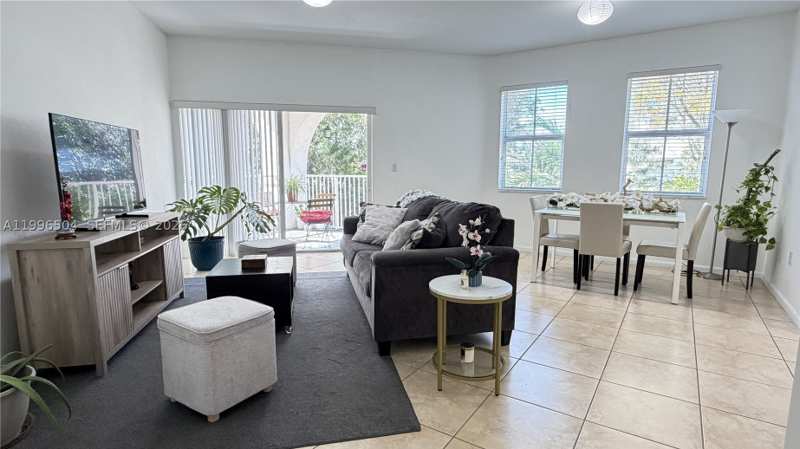 4 bedroom Condominium at 11605 NW 89th St 220, St Mortiz At Doral Condo, Doral — photo 1