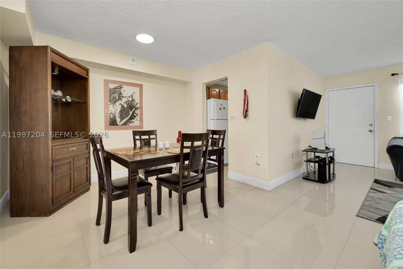 1 bedroom Condominium at 7620 Carlyle Ave 204, Carlyle Plaza Condo, Miami Beach — photo 1