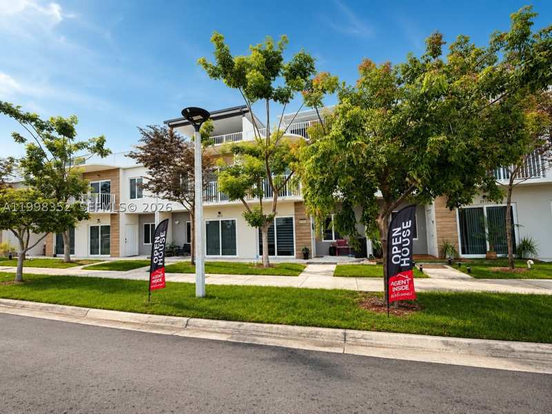 4 bedroom Townhouse at 25761 SW 144th Ave, Paradise One, Homestead — photo 1