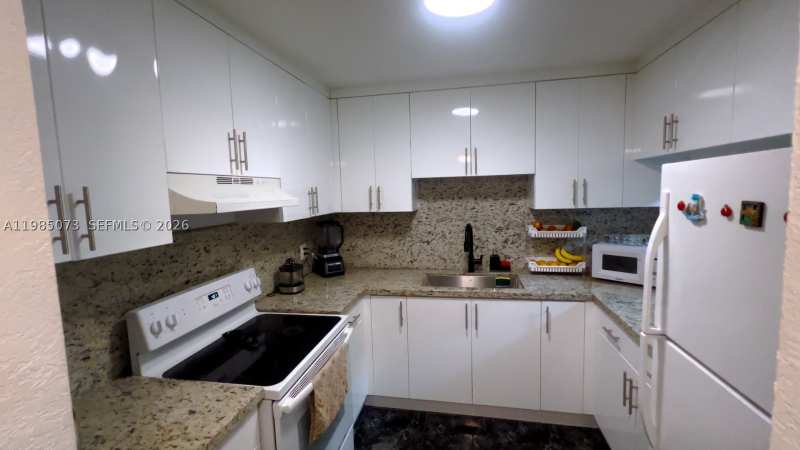 1 bedroom Condominium at 1900 W 68th St D207, Los Arboles Condo, Hialeah — photo 1