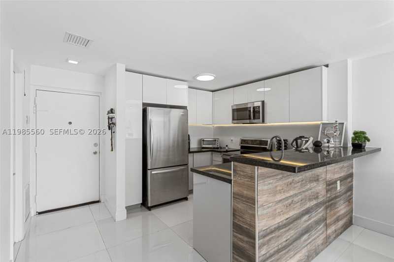 2 bedroom Condominium at 6545 Indian Creek Dr 306, Clinton Condo, Miami Beach — photo 1