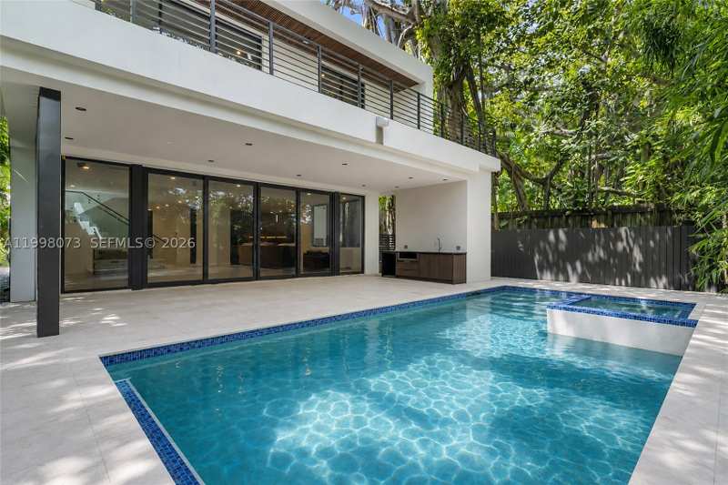 5 bedroom SingleFamilyResidence at 3983 Kumquat Ave, Pomona, Miami — photo 1