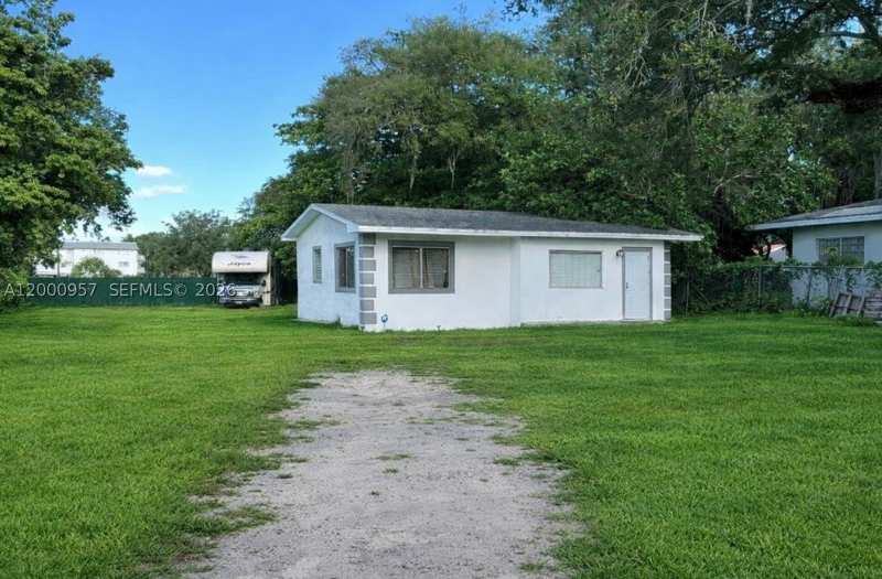 2 bedroom SingleFamilyResidence at 15206 NE 8th Ave, Gambach Subdivision, Miami — photo 1