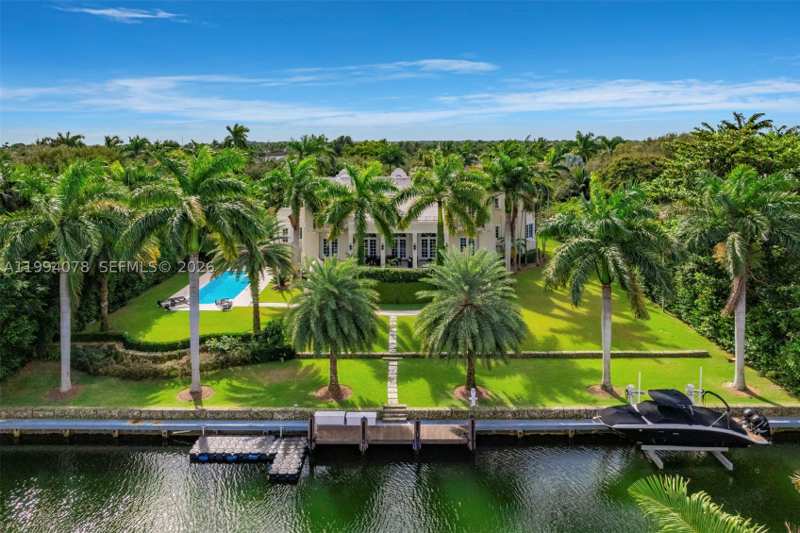 6 bedroom SingleFamilyResidence at 585 Arvida Pkwy, Gables Estates No 3, Coral Gables — photo 1