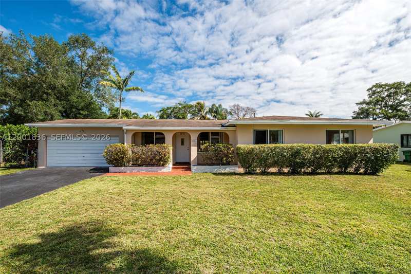 3 bedroom SingleFamilyResidence at 8355 SW 131st St, Kendall Heights, Pinecrest — photo 1