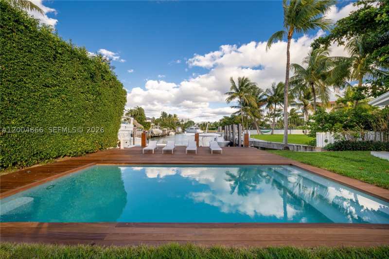 5 bedroom SingleFamilyResidence at 861 Harbor Dr, Cape Florida Sub Sec 1, Key Biscayne — photo 1