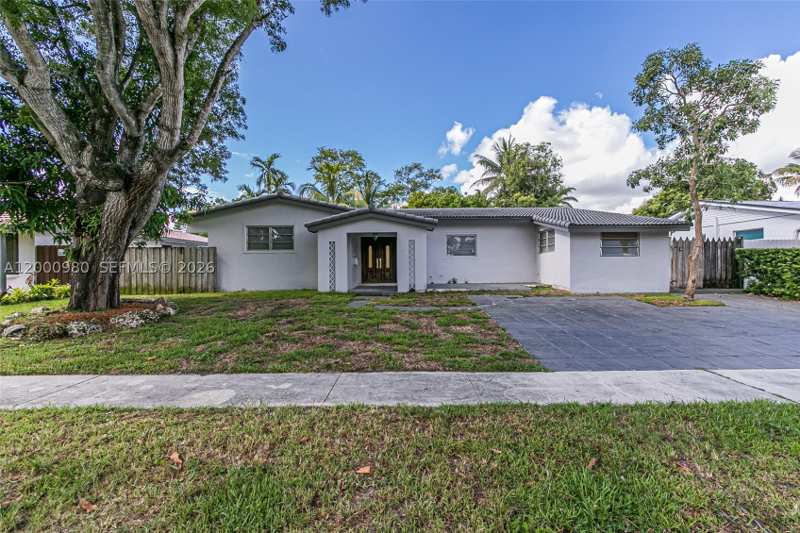 4 bedroom SingleFamilyResidence at 840 NE 182nd Ter, Pickwick Lake Estates Sec, North Miami Beach — photo 1