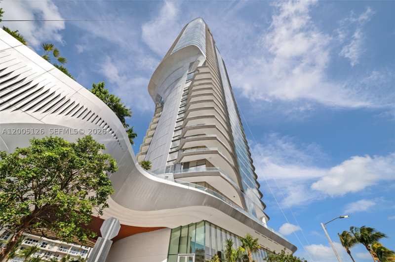 3 bedroom Condominium at 175 SE 25 Rd 2604, Una Residences, Miami — photo 1