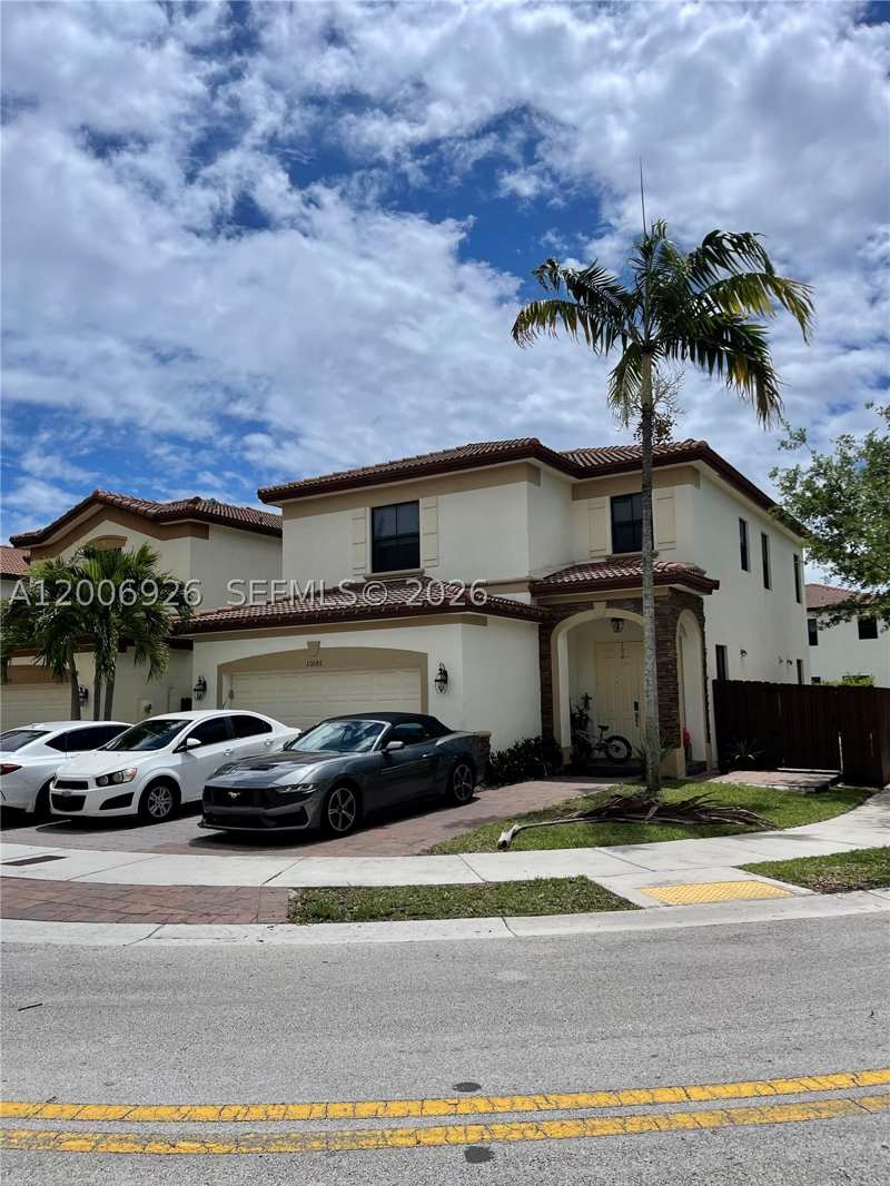 3 bedroom SingleFamilyResidence at 10086 NW 89th Ter, Isles At Grand Bay, Doral — photo 1