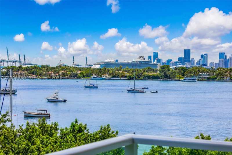 1 bedroom Condominium at 1000 West Ave 426, Mirador 1000 Condo, Miami Beach — photo 1