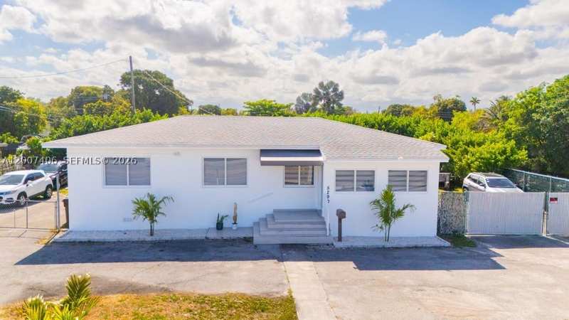 3 bedroom SingleFamilyResidence at 5290 Palm Ave, Ulelah Rev Plat, Hialeah — photo 1