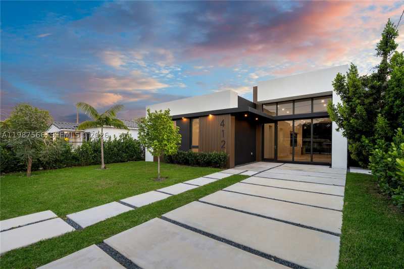 5 bedroom SingleFamilyResidence at 412 NW 47th St, Buena Vista Heights Exten, Miami — photo 1