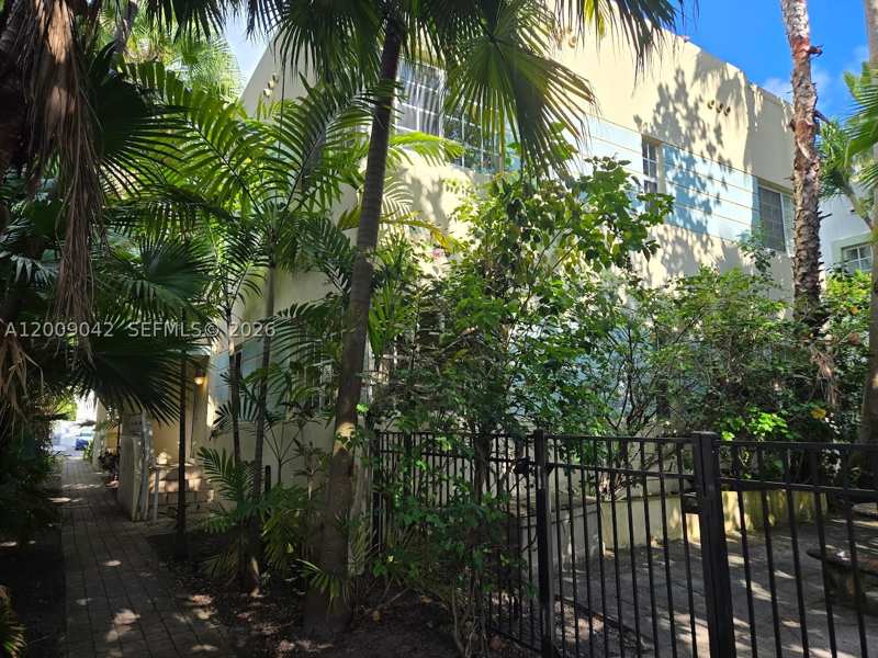 1 bedroom Condominium at 1219 Meridian Ave 2, Meridian Deco Condo, Miami Beach — photo 1