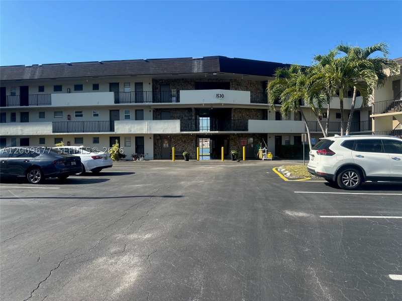 1 bedroom Condominium at 1530 NE 191st St 205, Third Horizons Condo, Miami — photo 1