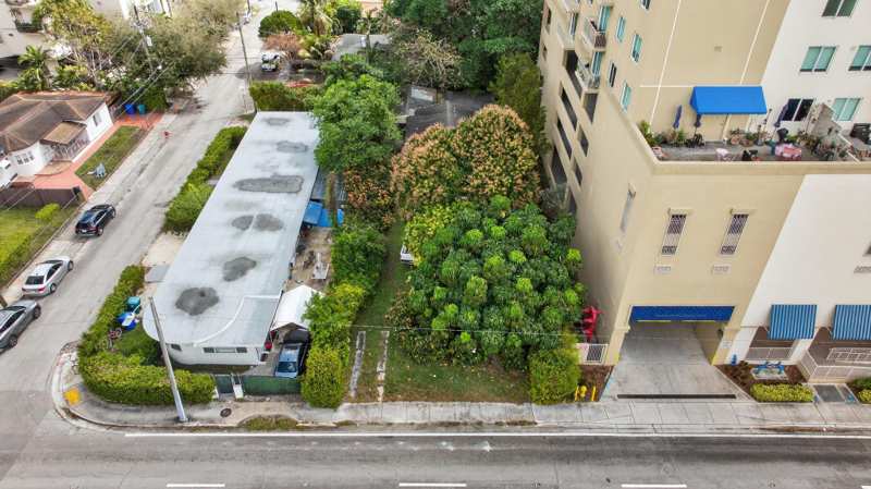 3 bedroom SingleFamilyResidence at 975 SW 37th Avenue, Englewood North, Miami — photo 1
