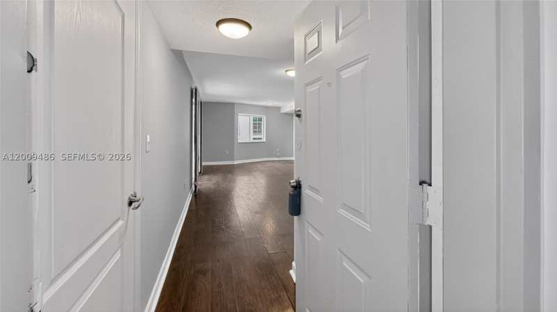 1 bedroom Condominium at 280 SW 20th Rd 904, Marquis I Of Coral Way Co, Miami — photo 1