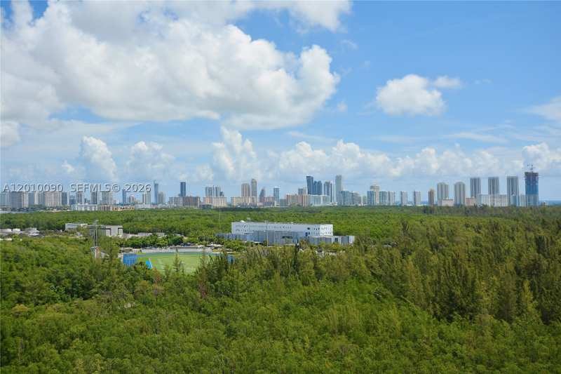 3 bedroom Condominium at 14951 Royal Oaks Ln 1609, The Oaks I Condo, North Miami — photo 1