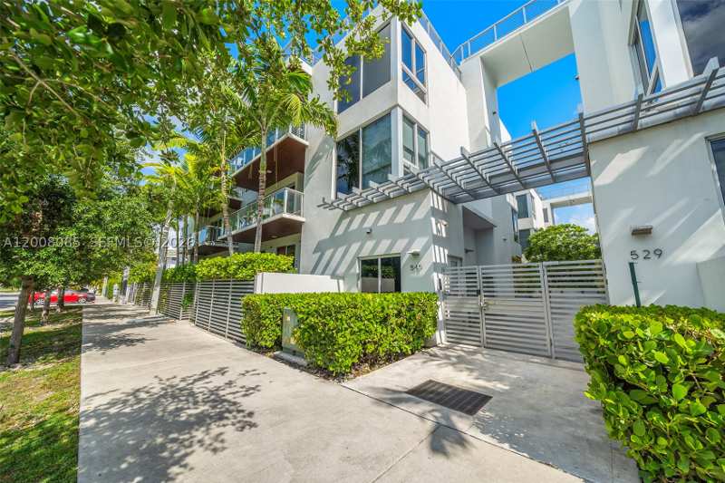 3 bedroom Condominium at 545 SW 11th St 208, Eleven In The Roads Condo, Miami — photo 1