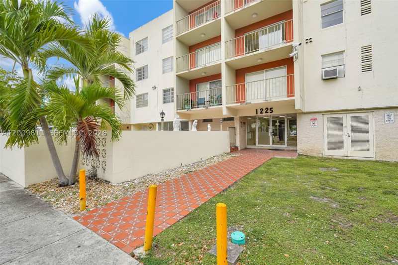 2 bedroom Condominium at 1225 NE 124th St 49C, Windward Condo, North Miami — photo 1