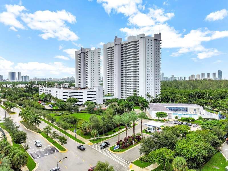 2 bedroom Condominium at 15051 Royal Oaks Ln 1605, The Oaks I Condo, North Miami — photo 1