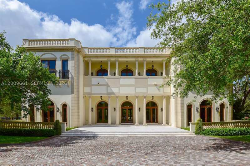 9 bedroom SingleFamilyResidence at 5801 Moss Ranch Rd, Town & Ranch Ests, Pinecrest — photo 1
